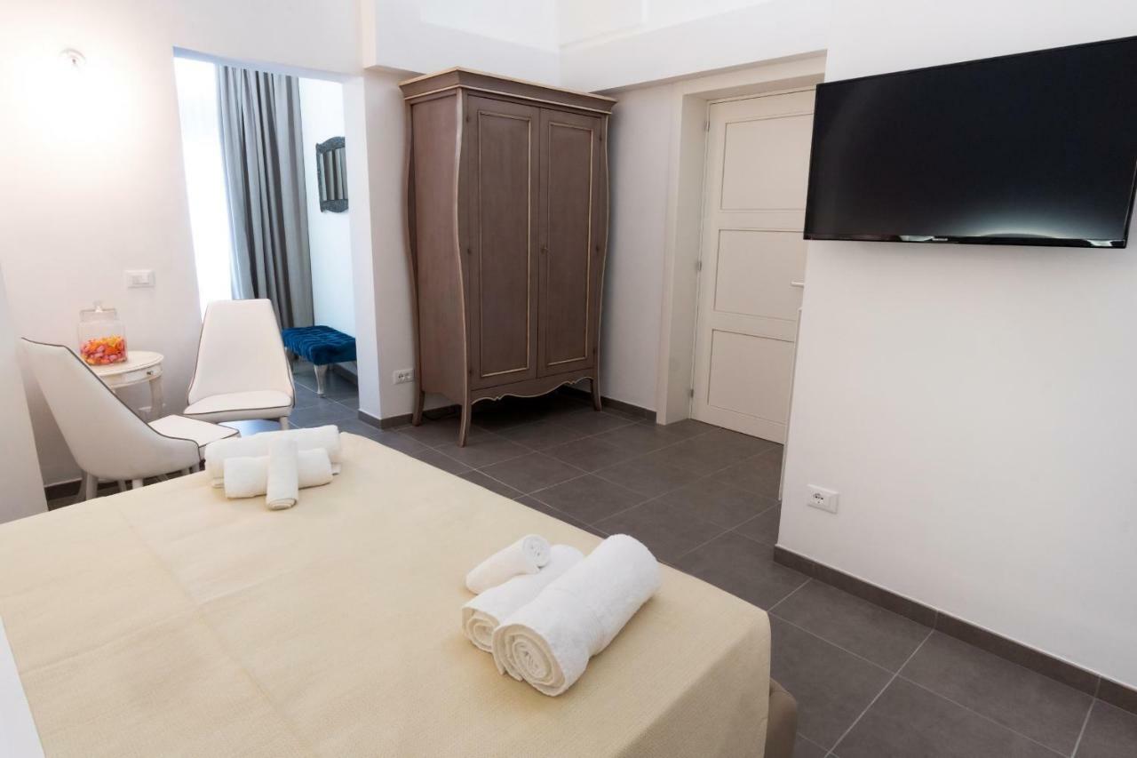 Le Stanze Del Duomo Bed & Breakfast Лече Екстериор снимка