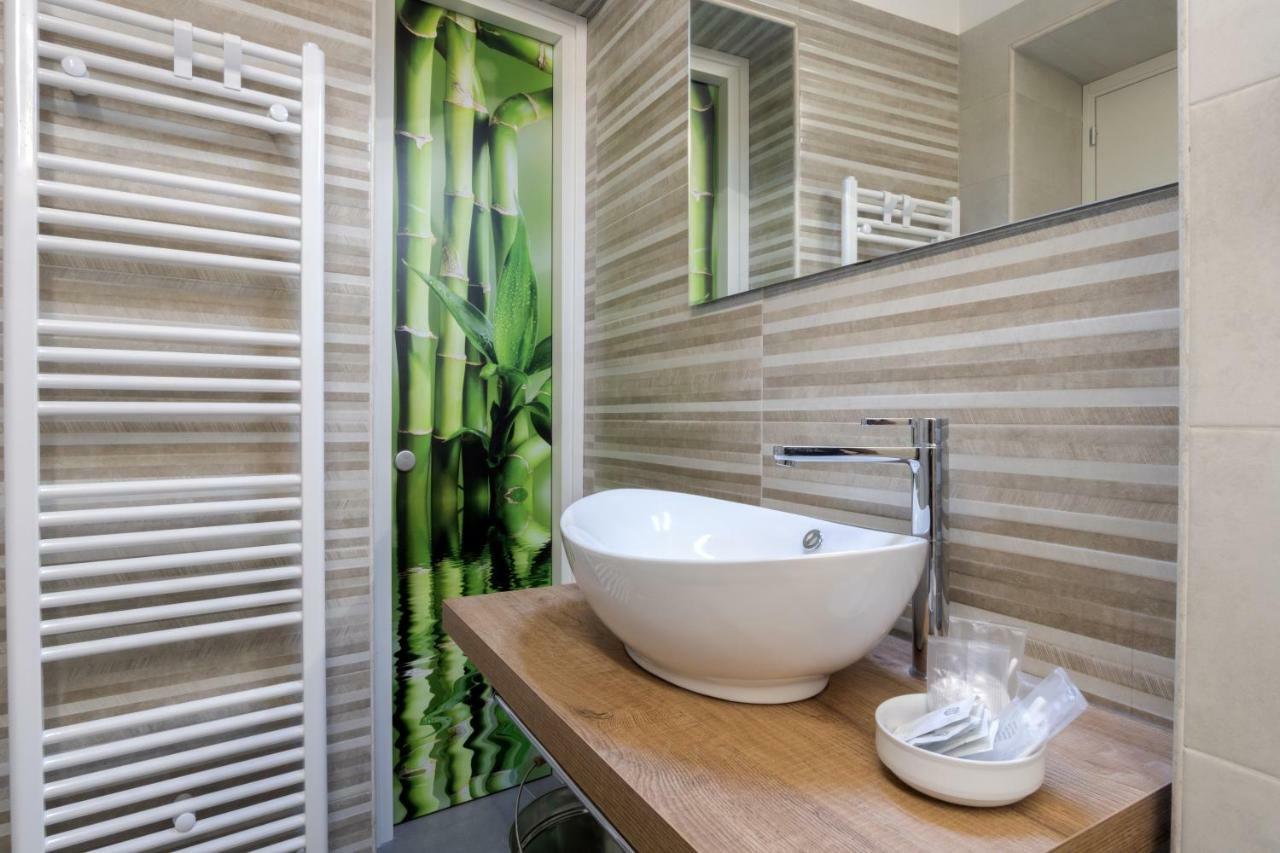 Le Stanze Del Duomo Bed & Breakfast Лече Екстериор снимка